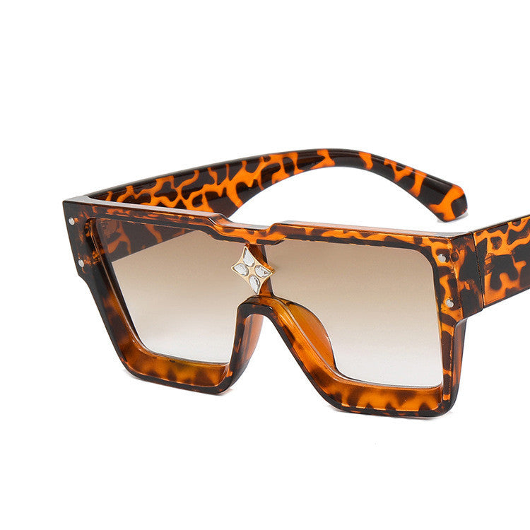 New Large Frame Trendy Sunglasses - Echo Essence